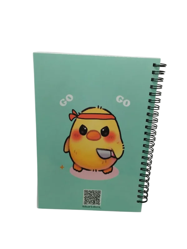 Illustration arrière du carnet montrant un poussin drôle avec un couteau et un bandeau rouge style meme internet.