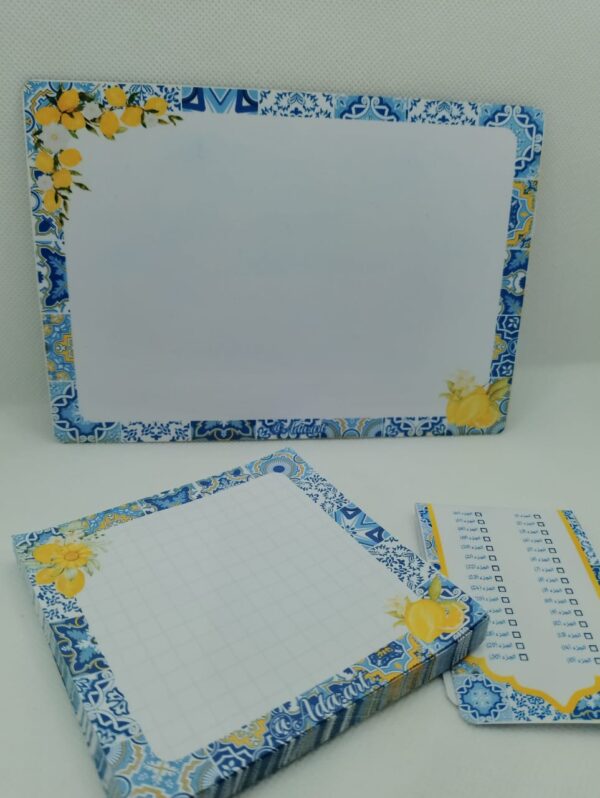 Ensemble de papeterie motif citrons comprenant un tableau blanc magnétique vide, un bloc-notes quadrillé et une checklist de lecture du Coran.